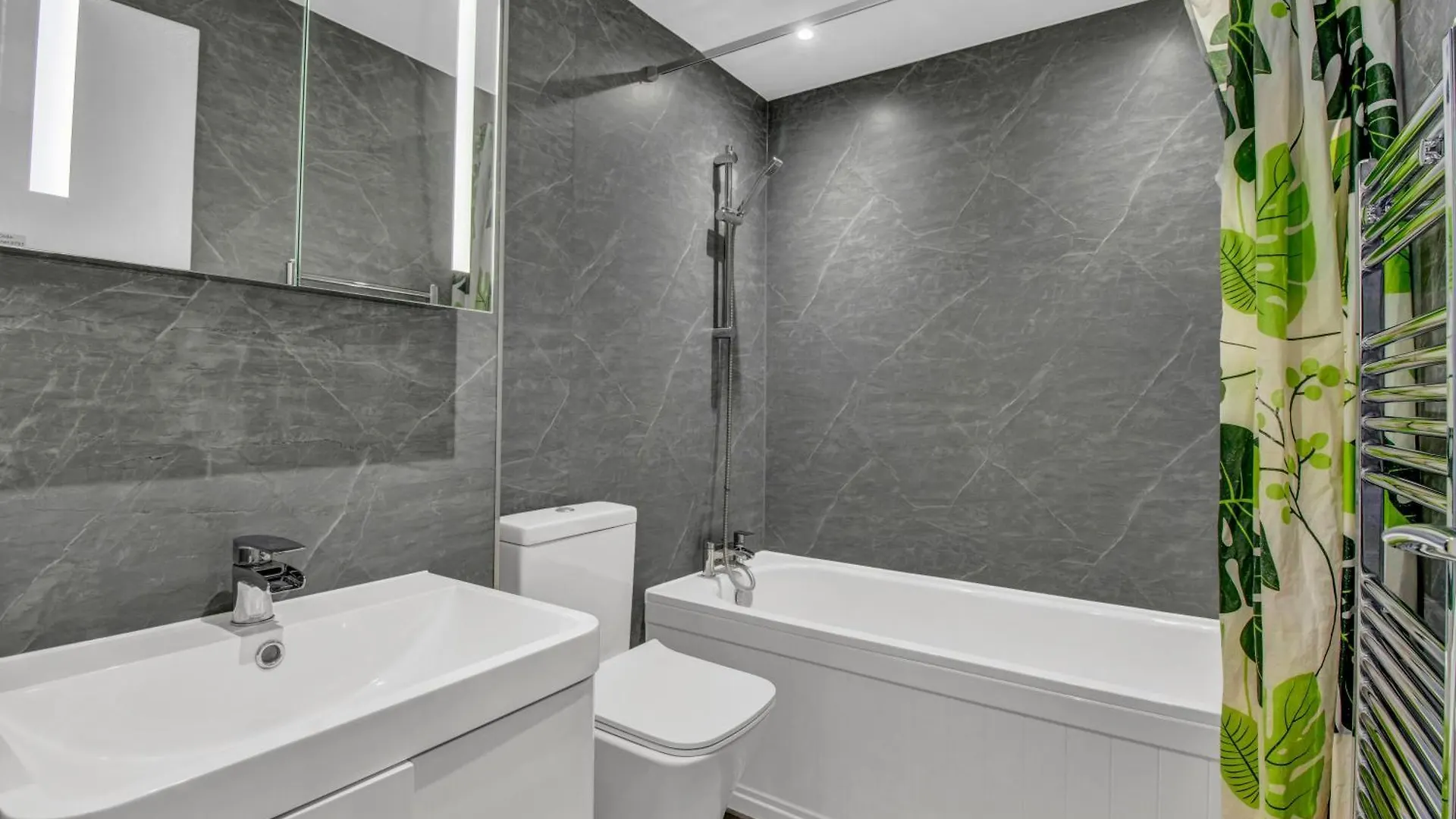 New King Size Bed Apartment With Free Parking London 0*,  United Kingdom