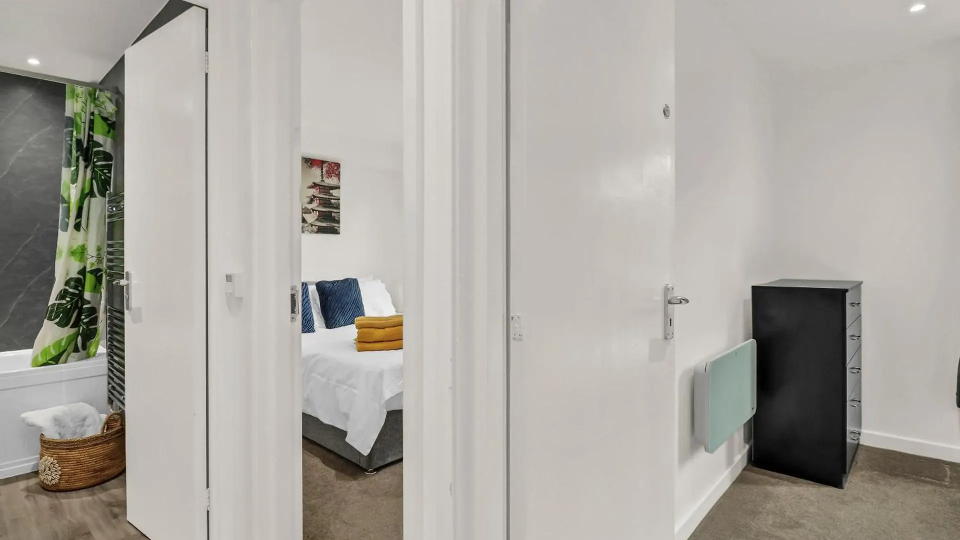 New King Size Bed Apartment With Free Parking London