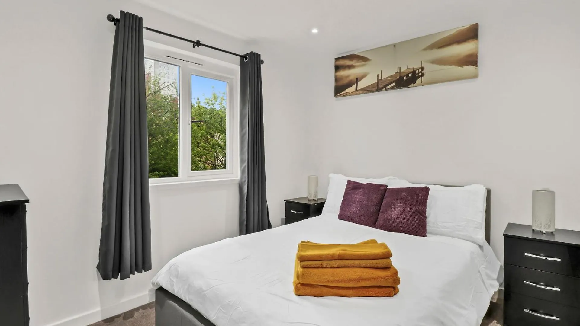New King Size Bed Apartment With Free Parking London United Kingdom